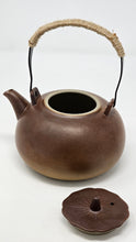 Load image into Gallery viewer, Medium Ceramic Tea Pot